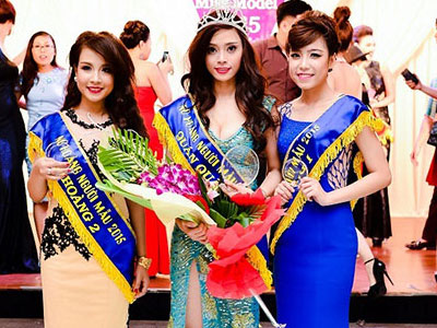 Nữ hoàng Người mẫu Việt Nam tổ chức chui dù không được cấp phép