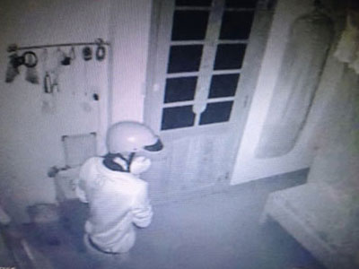 Clip trộm vào nhà như chốn không người