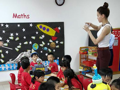 Hà Hồ dự sinh nhật sớm của con trai