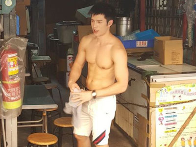 "Hot boy tào phớ" 6 múi bất ngờ gây chú ý trên mạng