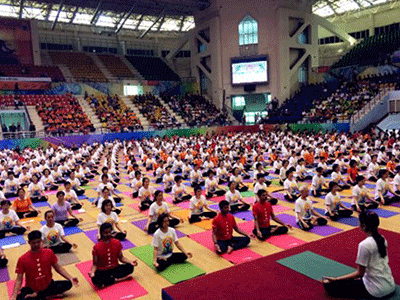 Ảnh: Trình diễn yoga tại Hà Nội lập kỷ lục