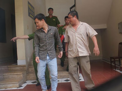 Bắt giam ngay tại tòa ông bố "đánh đập người yêu của con gái"