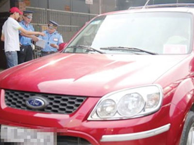 Taxi Uber bị tố "trấn lột", "quấy rối"