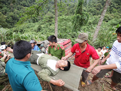 Hiện trường xe giường nằm lao xuống vực ở đèo Lò Xo
