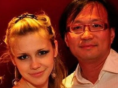 Nữ sinh phương Tây "săn" đại gia: Kiếm tiền quá dễ!