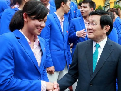 Clip: Chủ tịch nước gặp gỡ các VĐV, HLV xuất sắc tại SEA Games 28