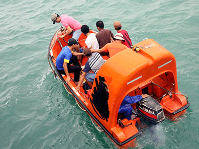 Giao 8 hải tặc tấn công tàu Malaysia cho Bộ Công an