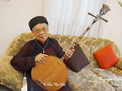Giáo sư Trần Văn Khê qua đời