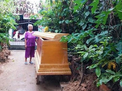 Hoảng hốt thấy quan tài đặt trước nhà lúc 23h đêm