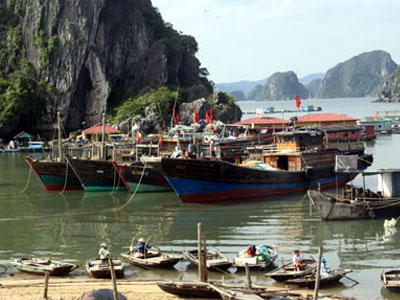 Quảng Ninh cấm nhà nghỉ, khách sạn "chặt chém" du khách mắc kẹt do bão