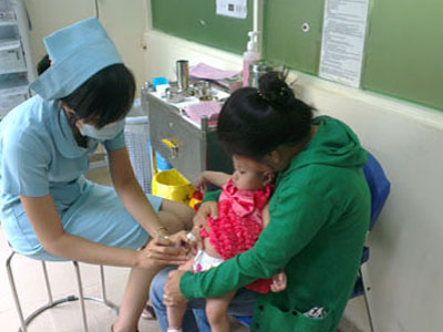 Thuê xe đưa con nhỏ đi hàng trăm km tiêm vắc-xin dịch vụ