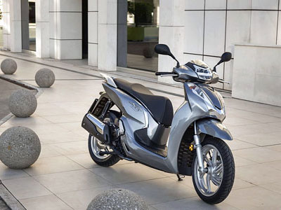 Honda SH 300i ABS 2016 giá gần 5.800 USD