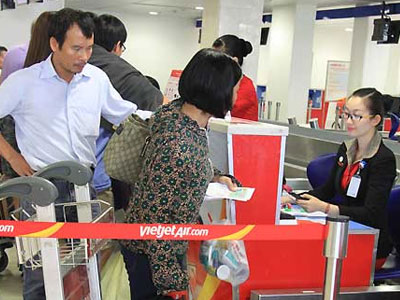 Không muốn xếp hàng, khách tát nữ nhân viên hàng không