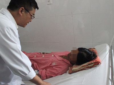 Thai phụ bị rắn lục đuôi đỏ cắn xuất huyết không đông
