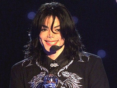 Michael Jackson vẫn kiếm 2 tỷ đô la sau 6 năm qua đời