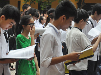 Phụ huynh ngã ngửa vì điểm số vào lớp 10 của con