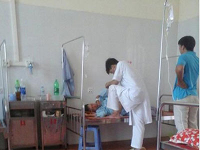 Bộ Y tế vào cuộc vụ bác sĩ giẫm chân lên giường bệnh