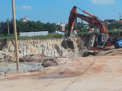 Chém người ngay trụ sở công an đang thi công