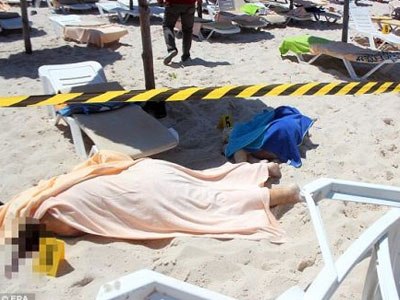 Khủng bố tại Tunisia: Rùng rợn cảnh xác người la liệt bên bãi biển