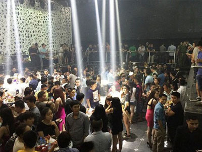 Đột kích quán bar lúc rạng sáng