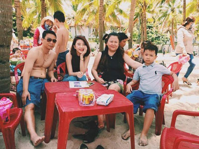 Khoảnh khắc hạnh phúc bên gia đình của hot girl Việt