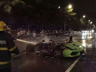 Siêu xe Lamborghini cháy ngùn ngụt, tài xế chết thảm