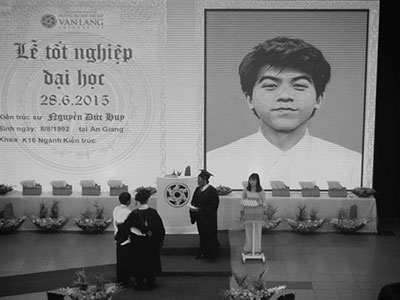 Chàng sinh viên ĐH Văn Lang đã qua đời được đặc cách trao bằng tốt nghiệp