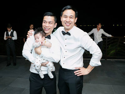 Adrian Anh Tuấn: "Tôi và bạn trai sẽ đăng ký kết hôn ở Mỹ"