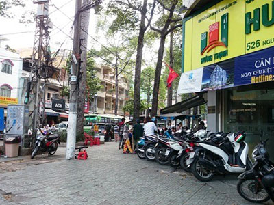 Cảnh sát bị đâm chết trên phố vì...200 ngàn đồng?