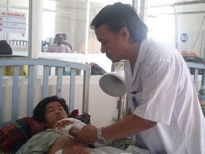 Hy hữu: Nam thanh niên sơ ý cưa đứt lìa bàn tay trái của mình