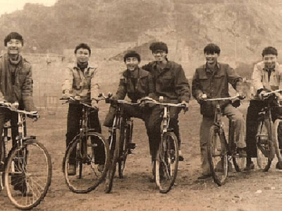 Nam sinh Trung Quốc qua đời, 7 người bạn chăm sóc mẹ 11 năm