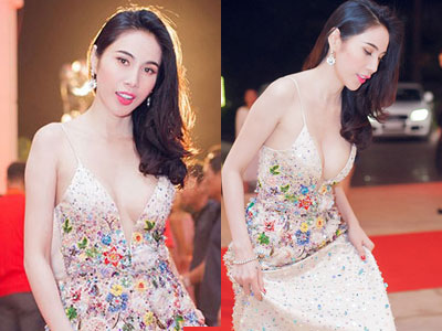 Thủy Tiên diện đầm xẻ sâu dự sự kiện