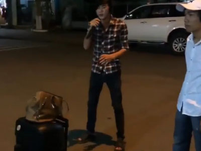 Clip: Đan Nguyên kẹo kéo cover "Thành phố buồn" cực hay