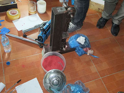 Đột kích lò điều chế ma túy ngoài đê sông Hồng