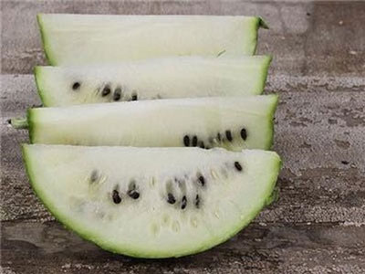 Sau thanh mai, dưa hấu ruột trắng gây sốt người tiêu dùng Hà Nội
