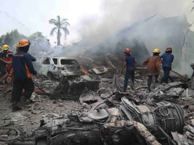Vụ rơi máy bay ở Indonesia: Đã có 113 người chết