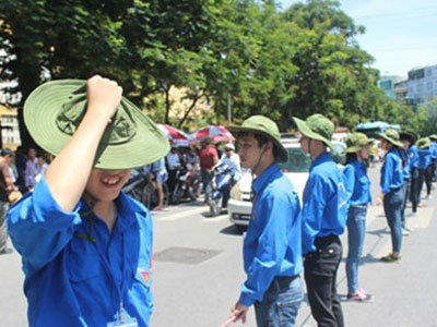 Có cần thiết làm “dải phân cách sống” dưới nắng 40 độ?
