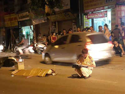 Hà Nội: Tai nạn giao thông, người đàn ông chết thảm giữa đêm khuya