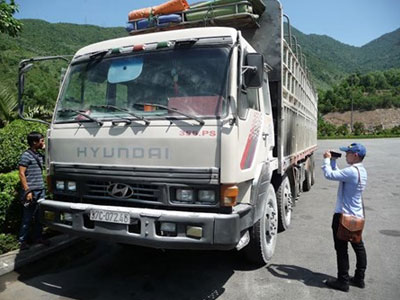 Cháy xe tải trong hầm Hải Vân, hàng loạt tài xế hoảng loạn