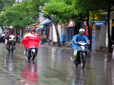 Đêm mai Bắc Bộ mưa dông, nắng nóng chấm dứt