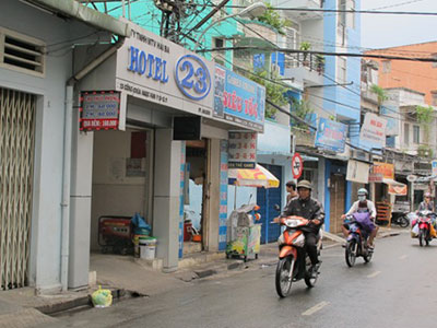 Ghen tuông, nữ nhân viên cắt tóc giết bạn tình đồng tính