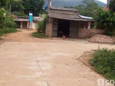 Kinh hoàng kẻ "nổi điên", bế cháu họ đập xuống đất tử vong
