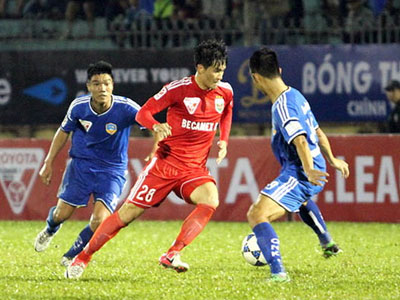 Công Vinh mờ nhạt vì được cưng chiều?