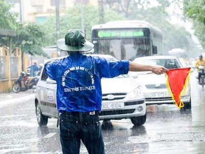 Gửi những đứa “hâm, dở, ngu dốt…” là SVTN phân làn giao thông
