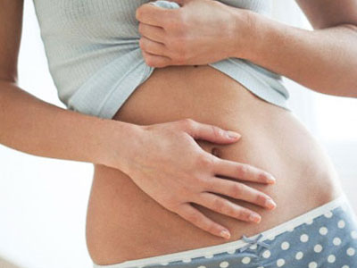 Mặc chung quần với bạn trai cô gái bị rận mu làm tổ "vùng kín"