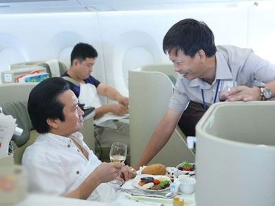 Những vị khách đầu tiên trên siêu máy bay A350 được trải nghiệm những gì?