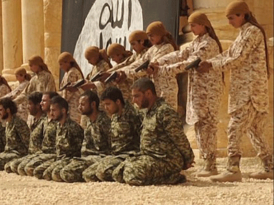 Chiến binh thiếu niên của IS hành quyết 25 lính Syria