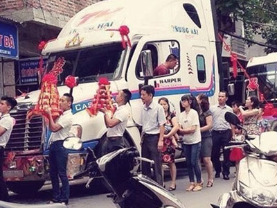 Đám cưới độc đáo ở Hải Phòng rước dâu bằng đầu xe container hạng nặng