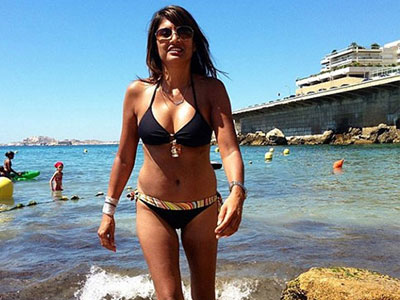 Bà mẹ U60 trẻ đẹp như hot girl, bị nhầm là người yêu của con trai!