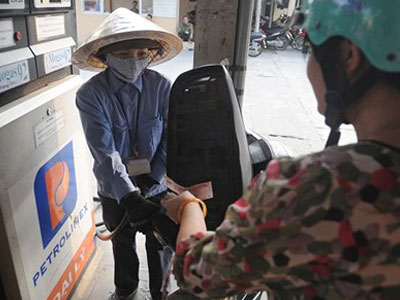 “Hoa hồng” cho đại lý xăng tới 1.000 đồng/lít: Người dùng gánh thiệt!